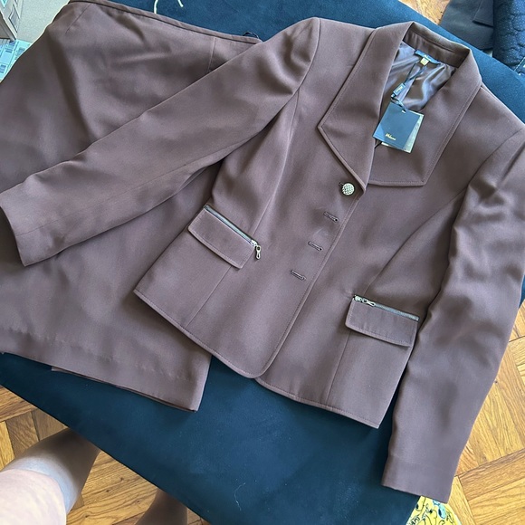 Milano Women’s Suit - Picture 1 of 3